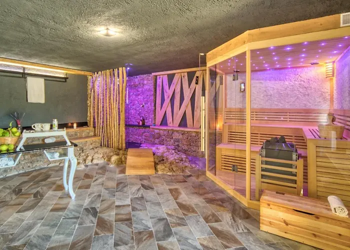 Maore Luxury & Penzion 4*