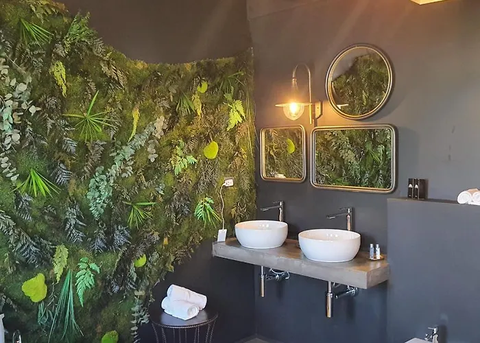 Maore Luxury & 4* Làconi